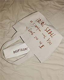 Keep Silent : Shhh - Tote Bag